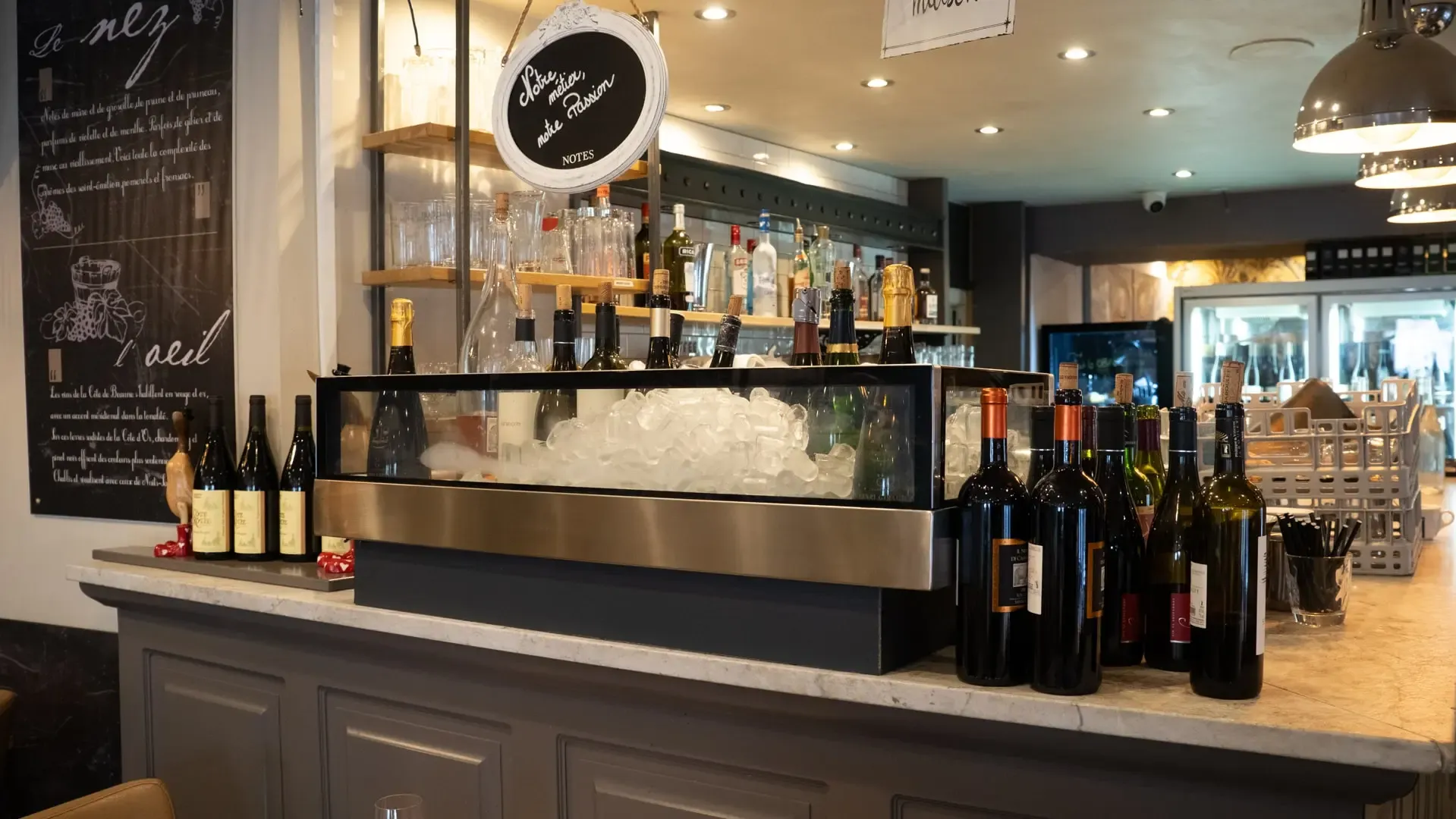 Le bar et sa sélection de vins